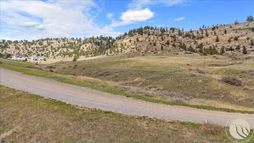 8925 Picnic Rock Trail