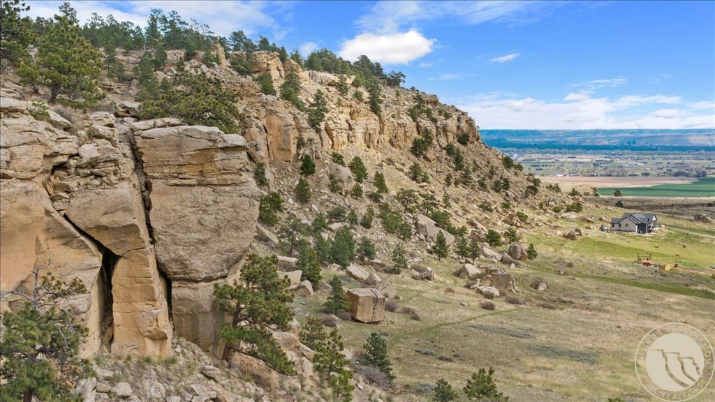 8925 Picnic Rock Trail