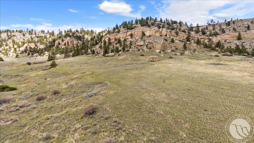 8925 Picnic Rock Trail
