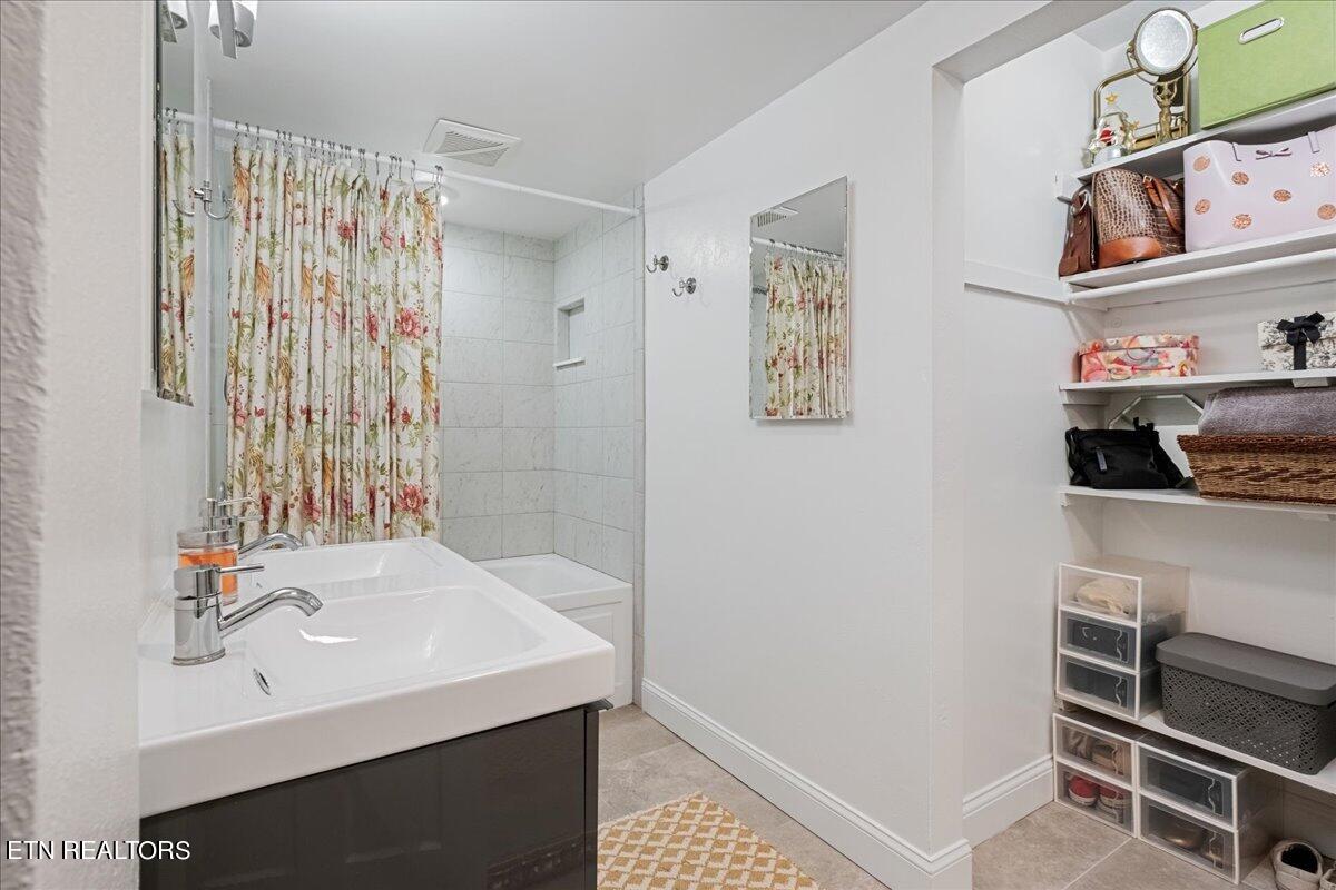 1400 Kenesaw Ave, 11K