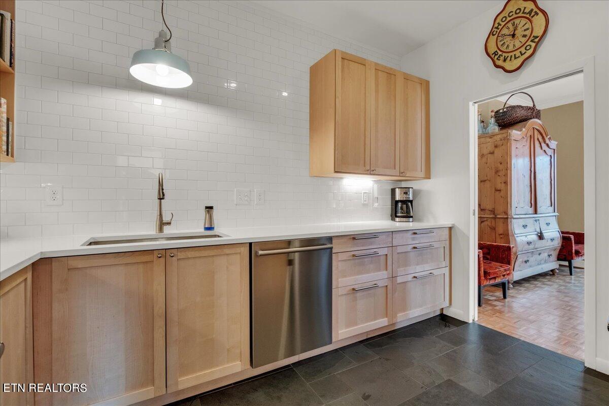 1400 Kenesaw Ave, 13R