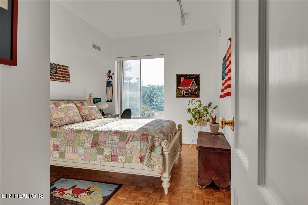 1400 Kenesaw Ave, 13R