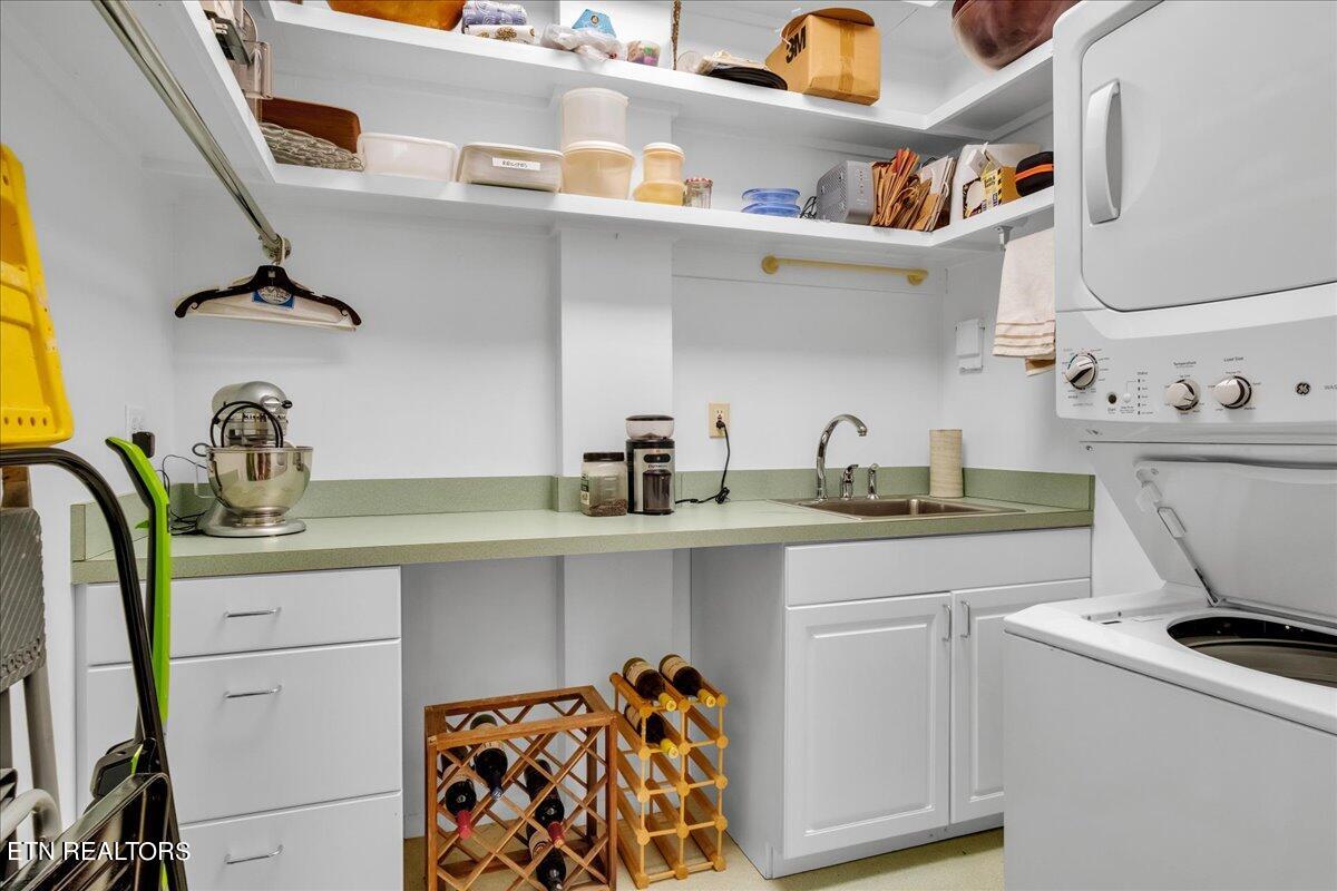 1400 Kenesaw Ave, 13R