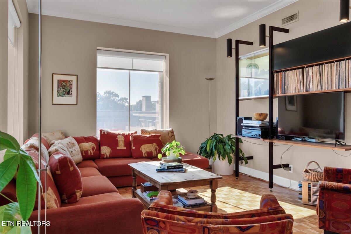 1400 Kenesaw Ave, 13R