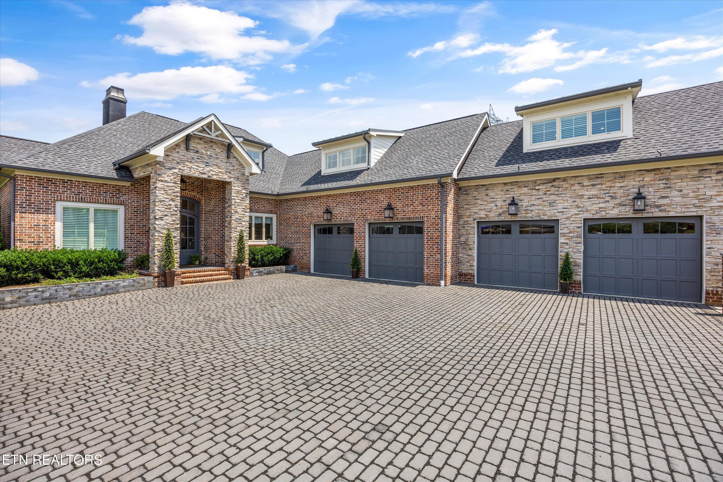 3738 Edgewater Way