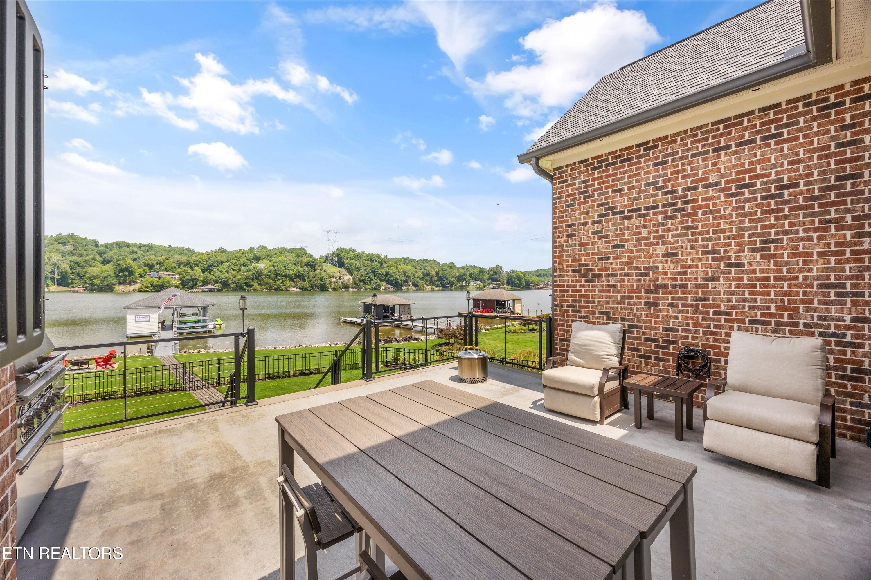 3738 Edgewater Way