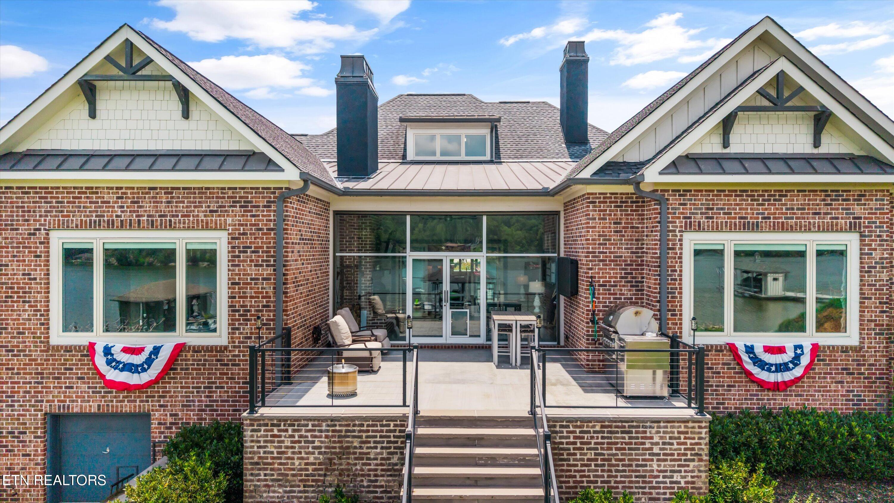 3738 Edgewater Way