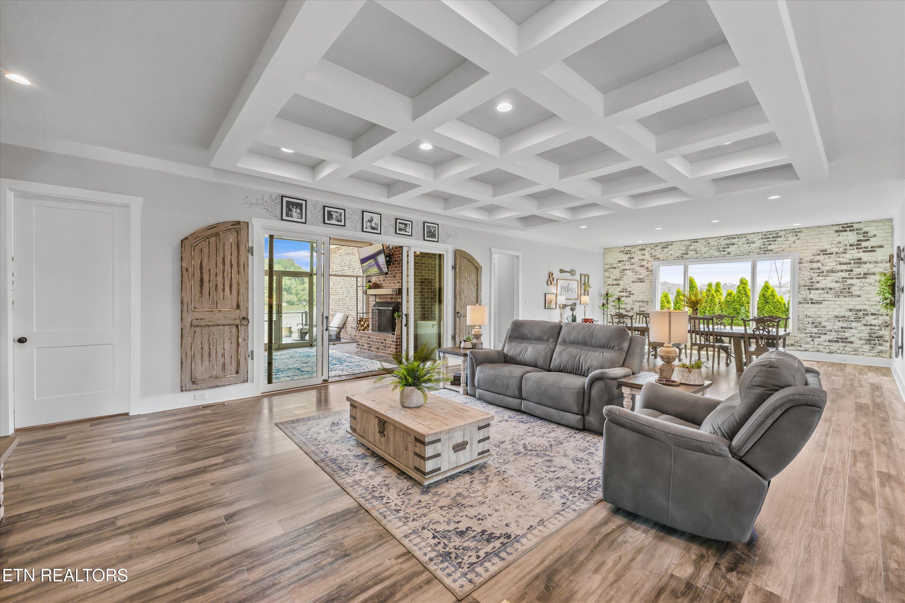 3738 Edgewater Way