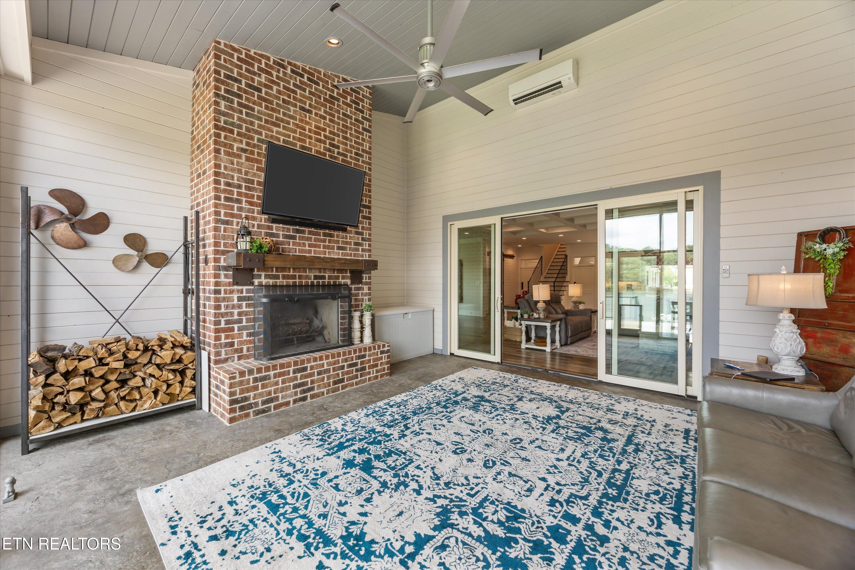 3738 Edgewater Way