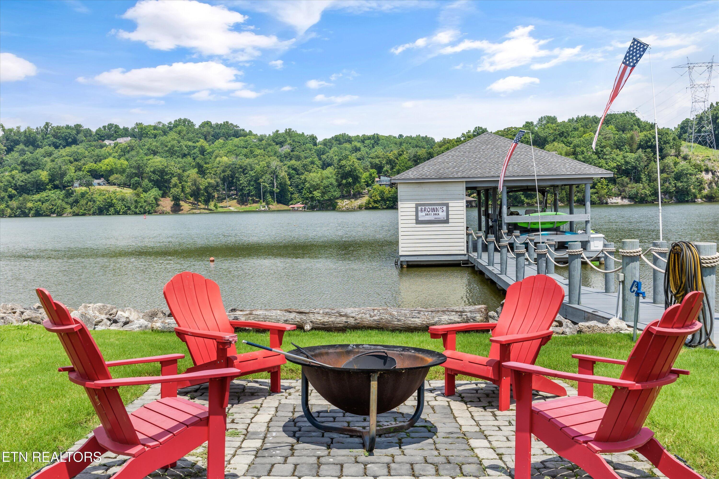 3738 Edgewater Way