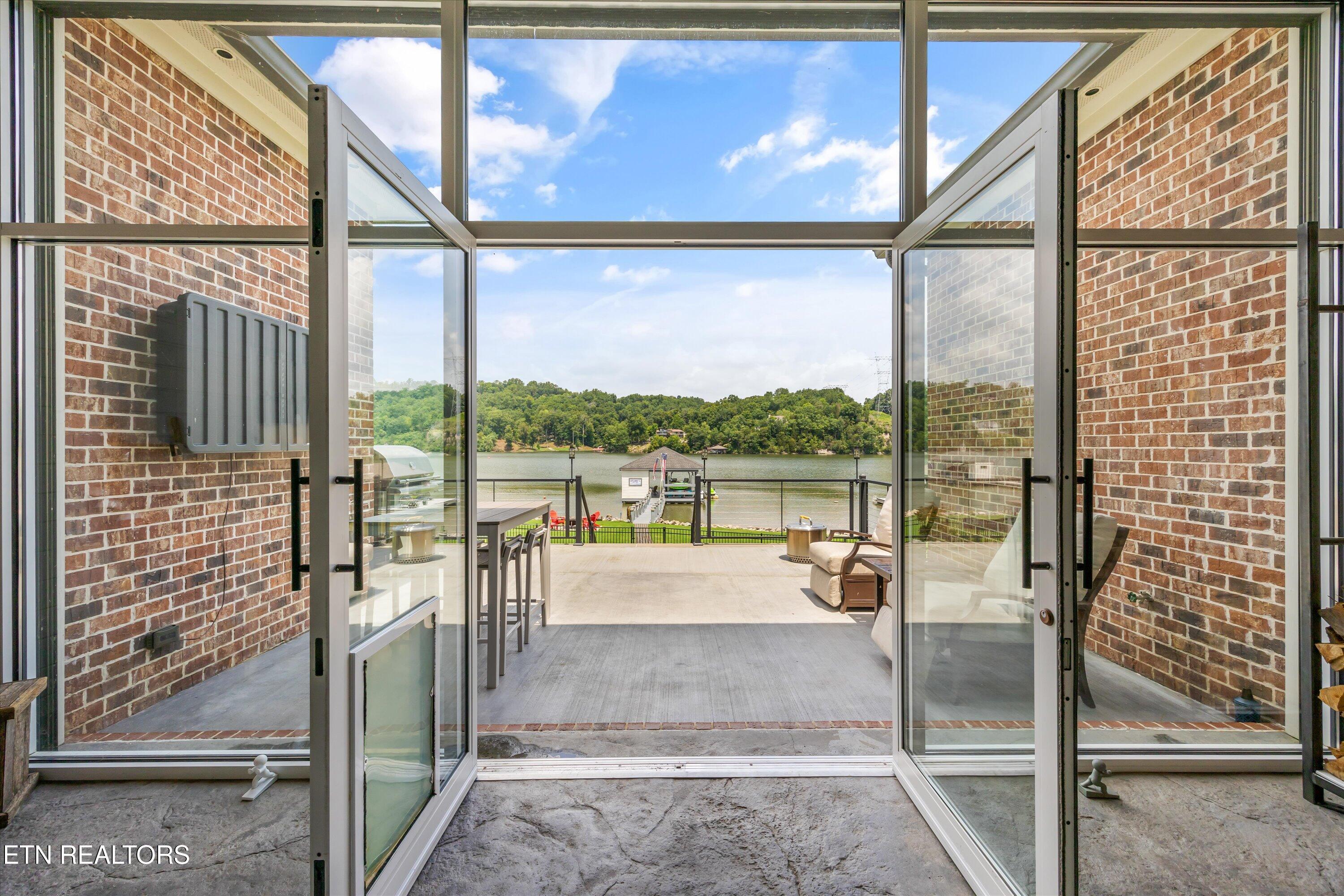 3738 Edgewater Way