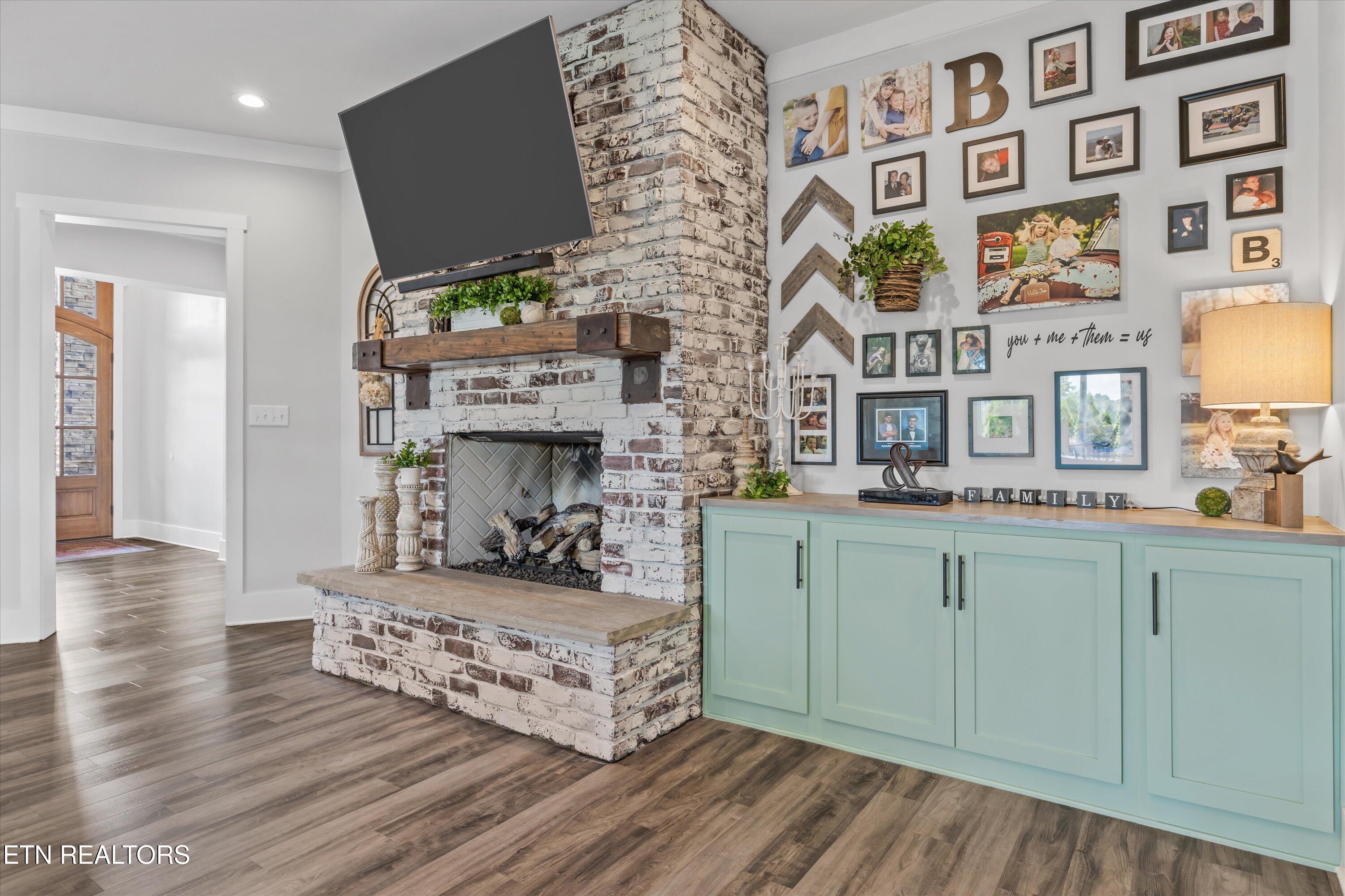 3738 Edgewater Way