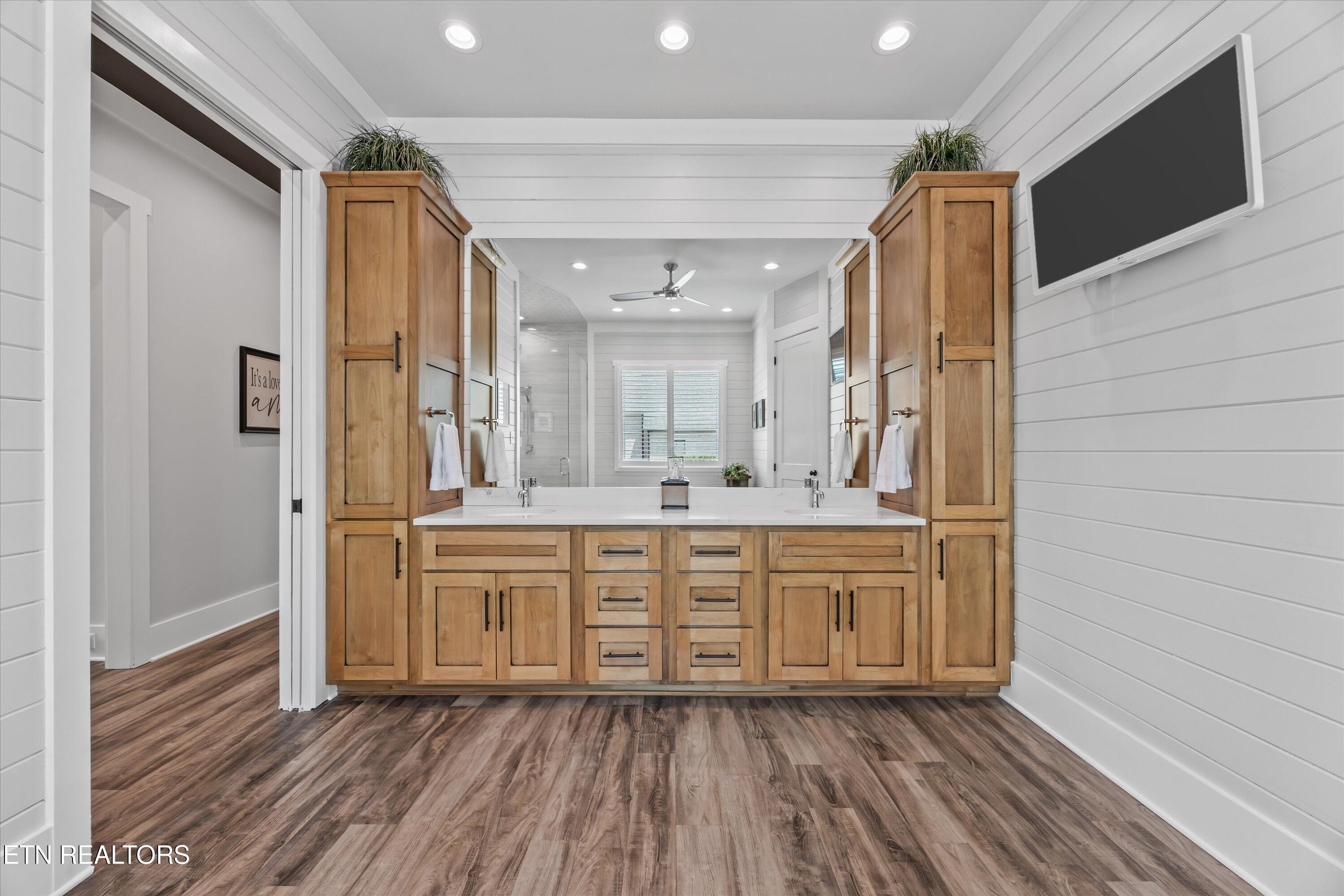 3738 Edgewater Way