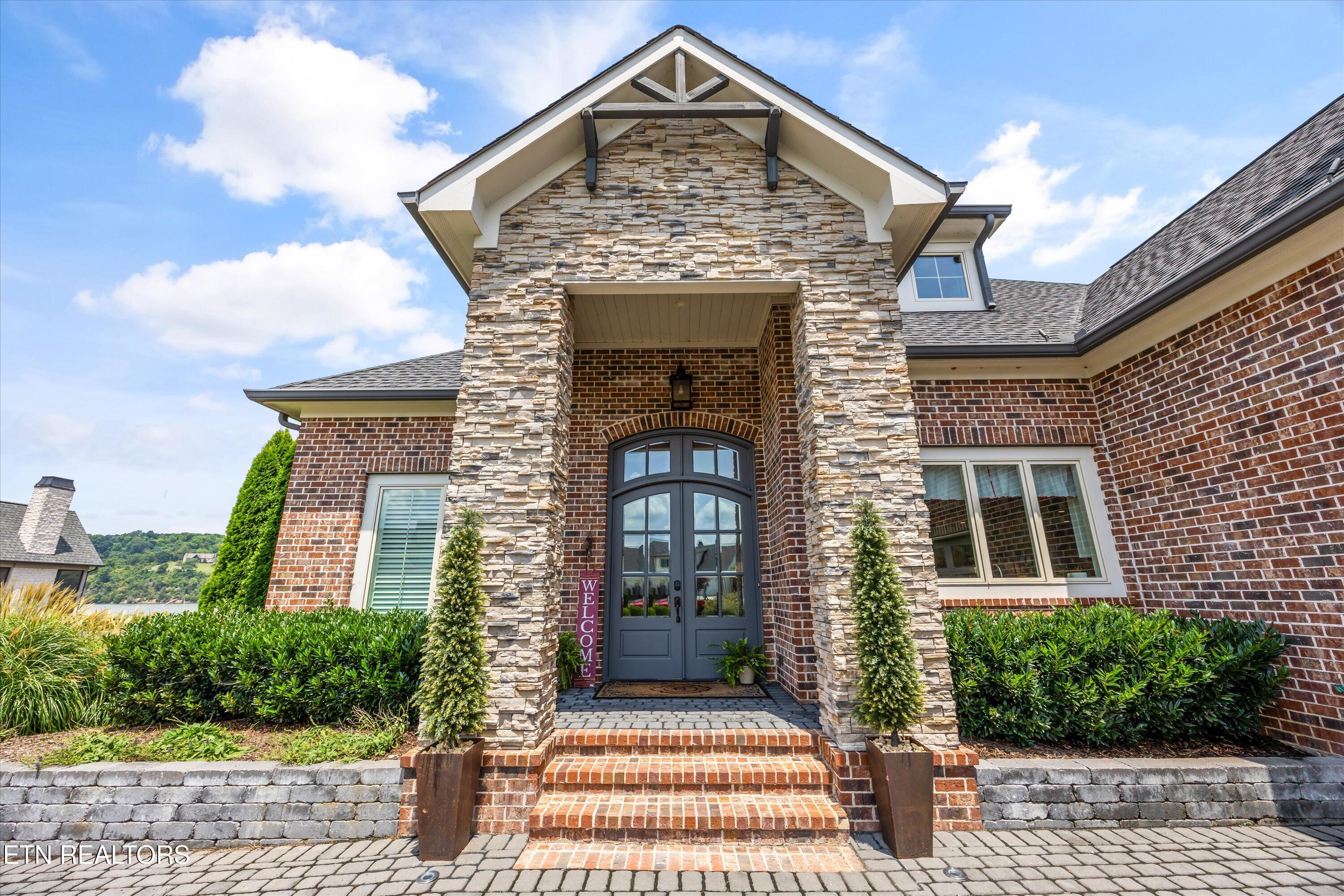 3738 Edgewater Way