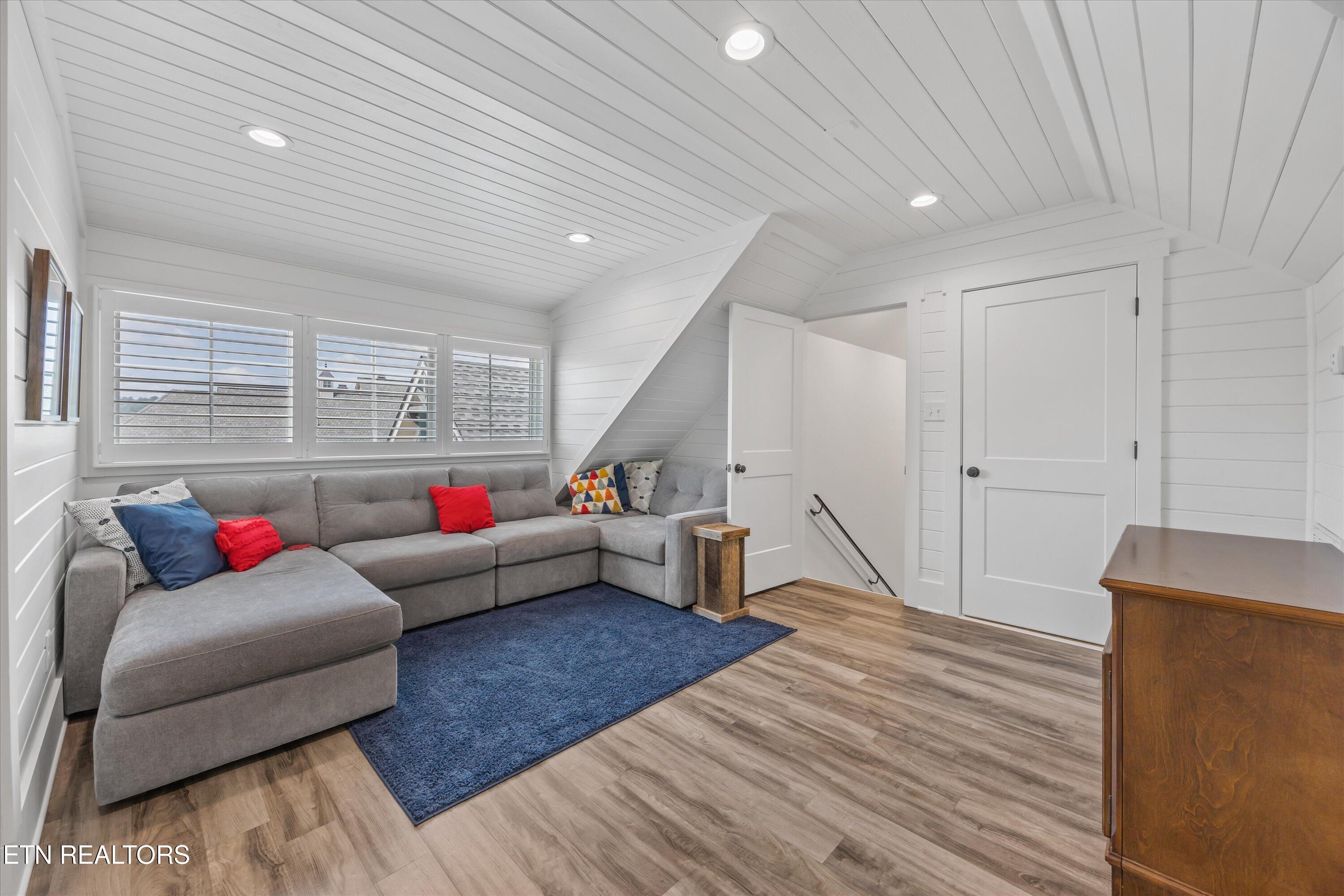 3738 Edgewater Way