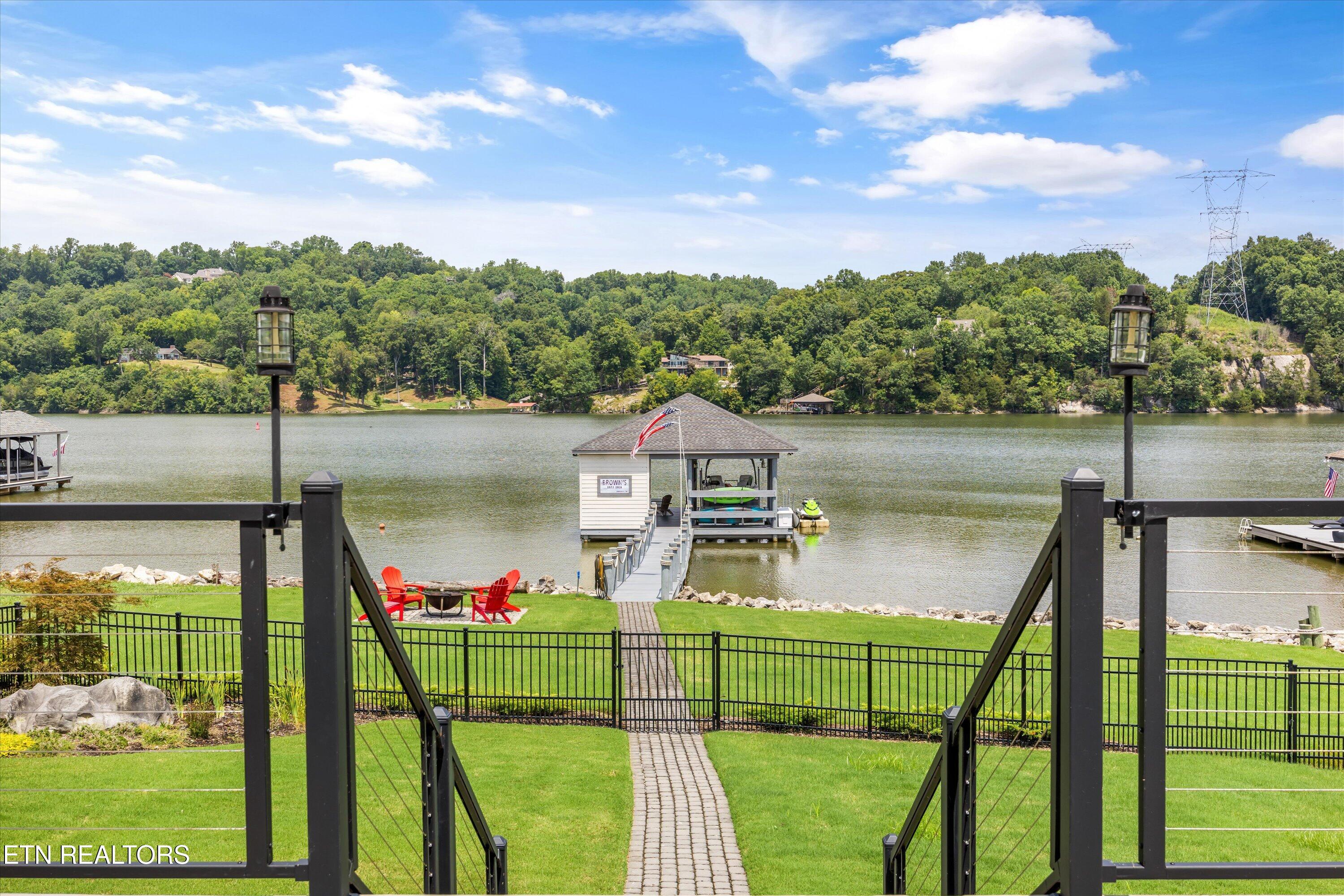3738 Edgewater Way