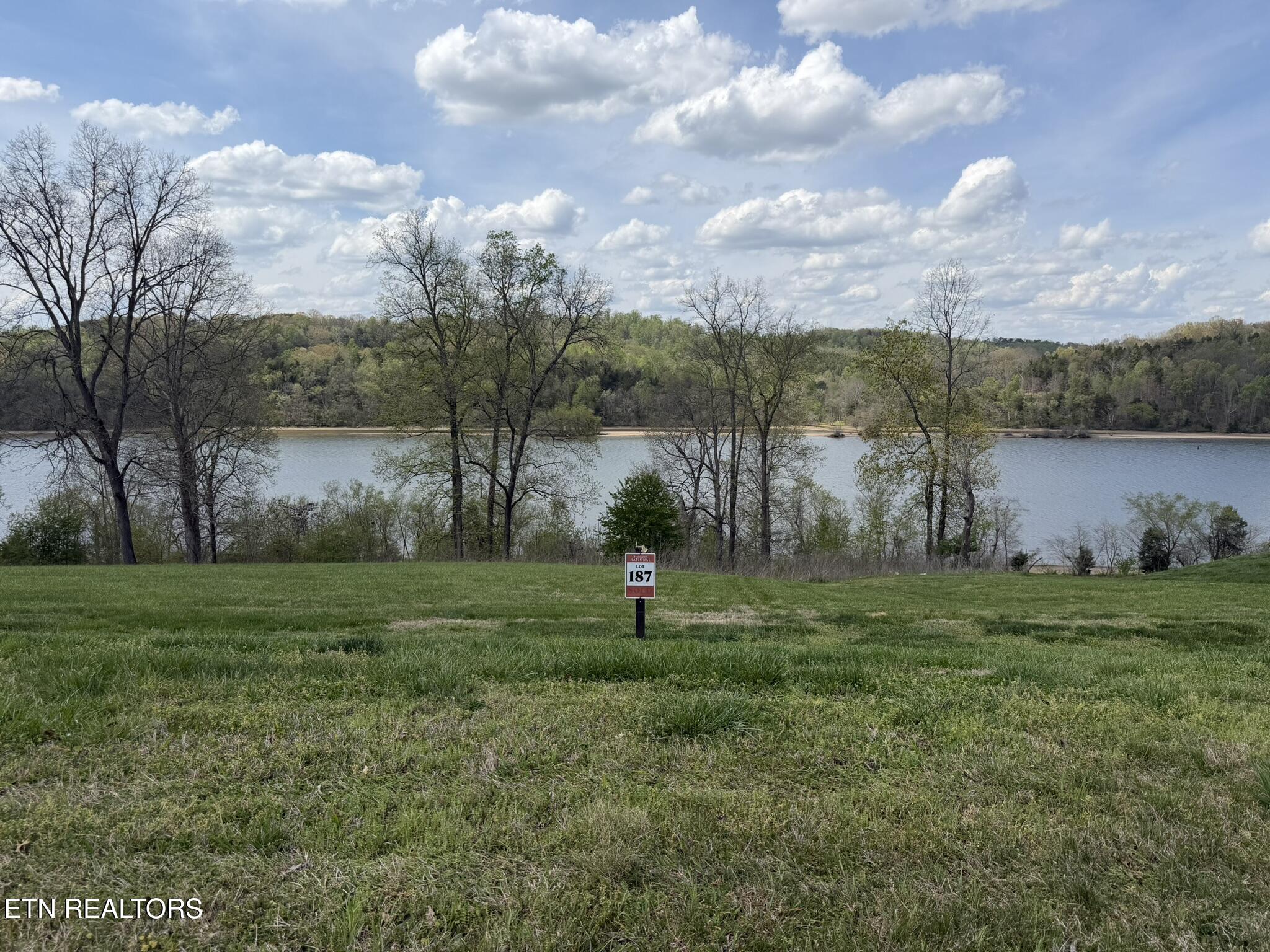 687 River Bank Tr