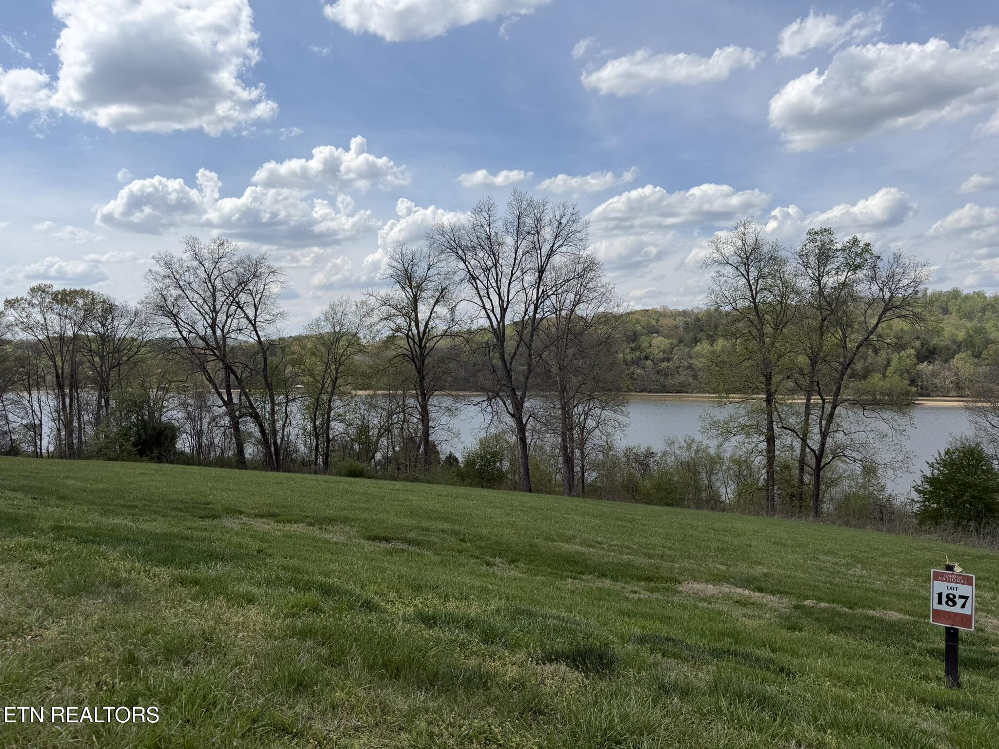 687 River Bank Tr