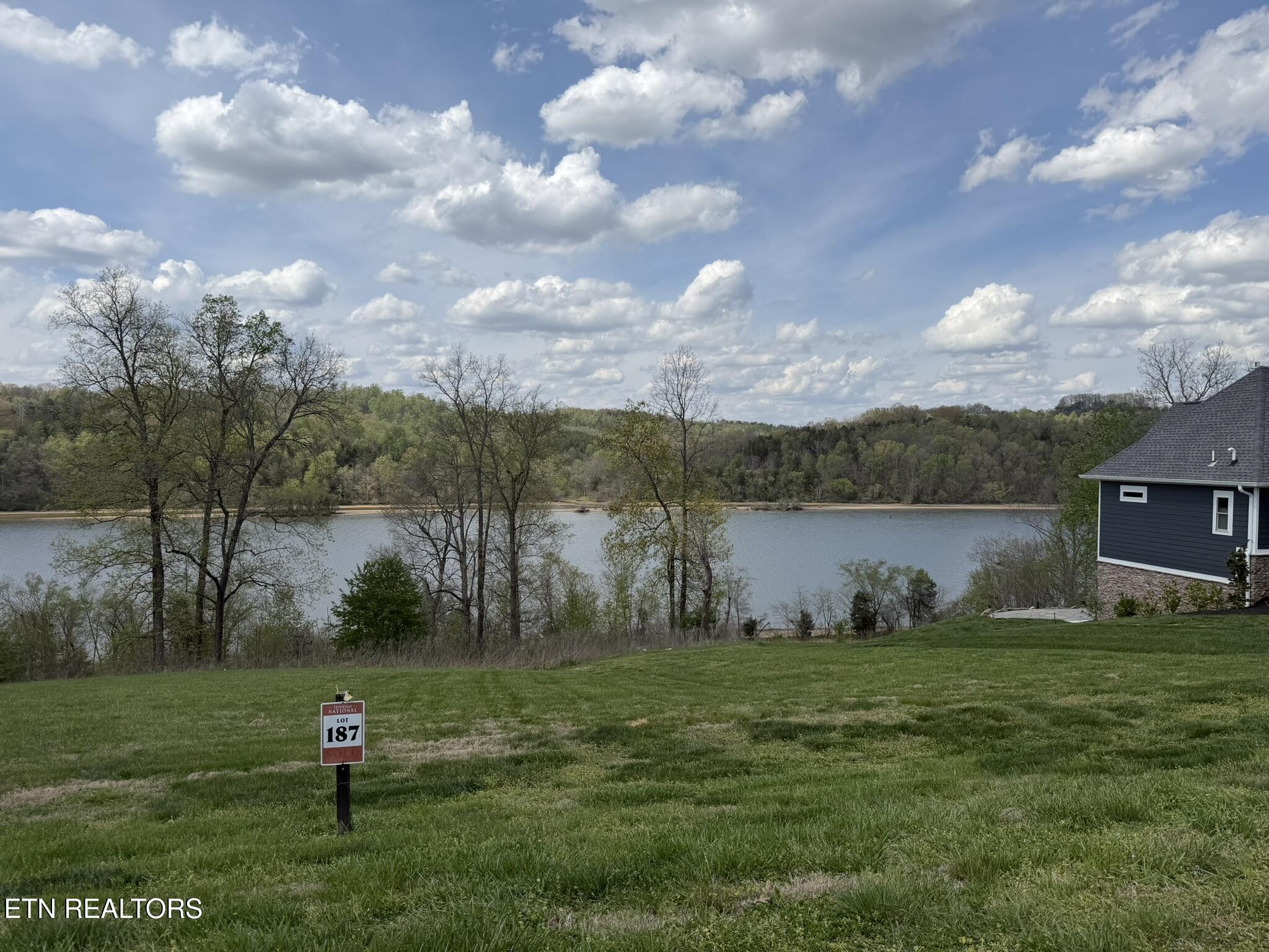 687 River Bank Tr