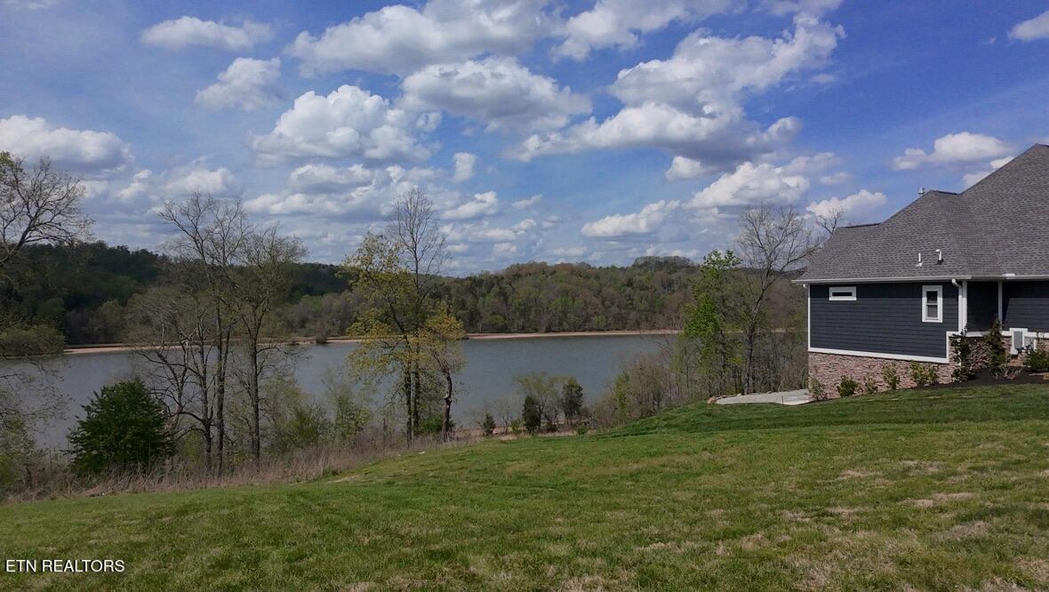 687 River Bank Tr