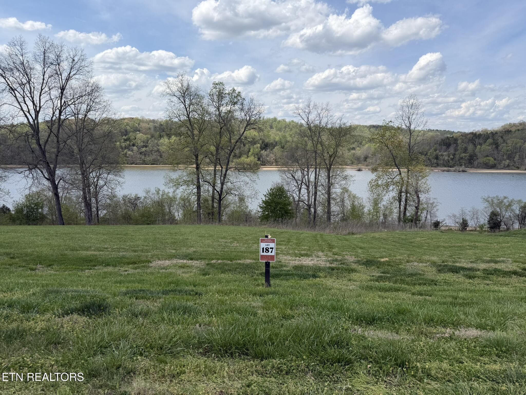 687 River Bank Tr