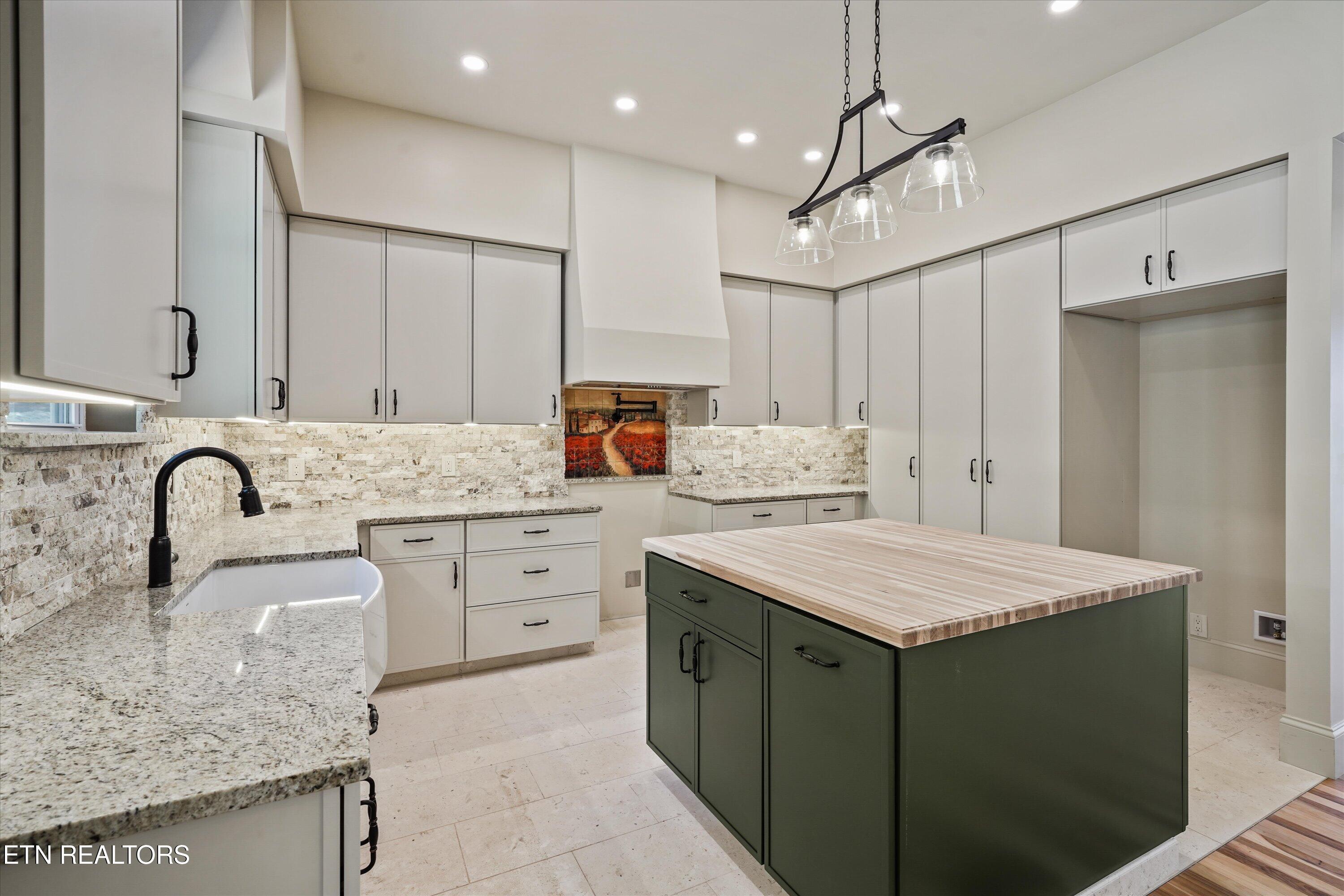 4717 Colonial Harbor Drive