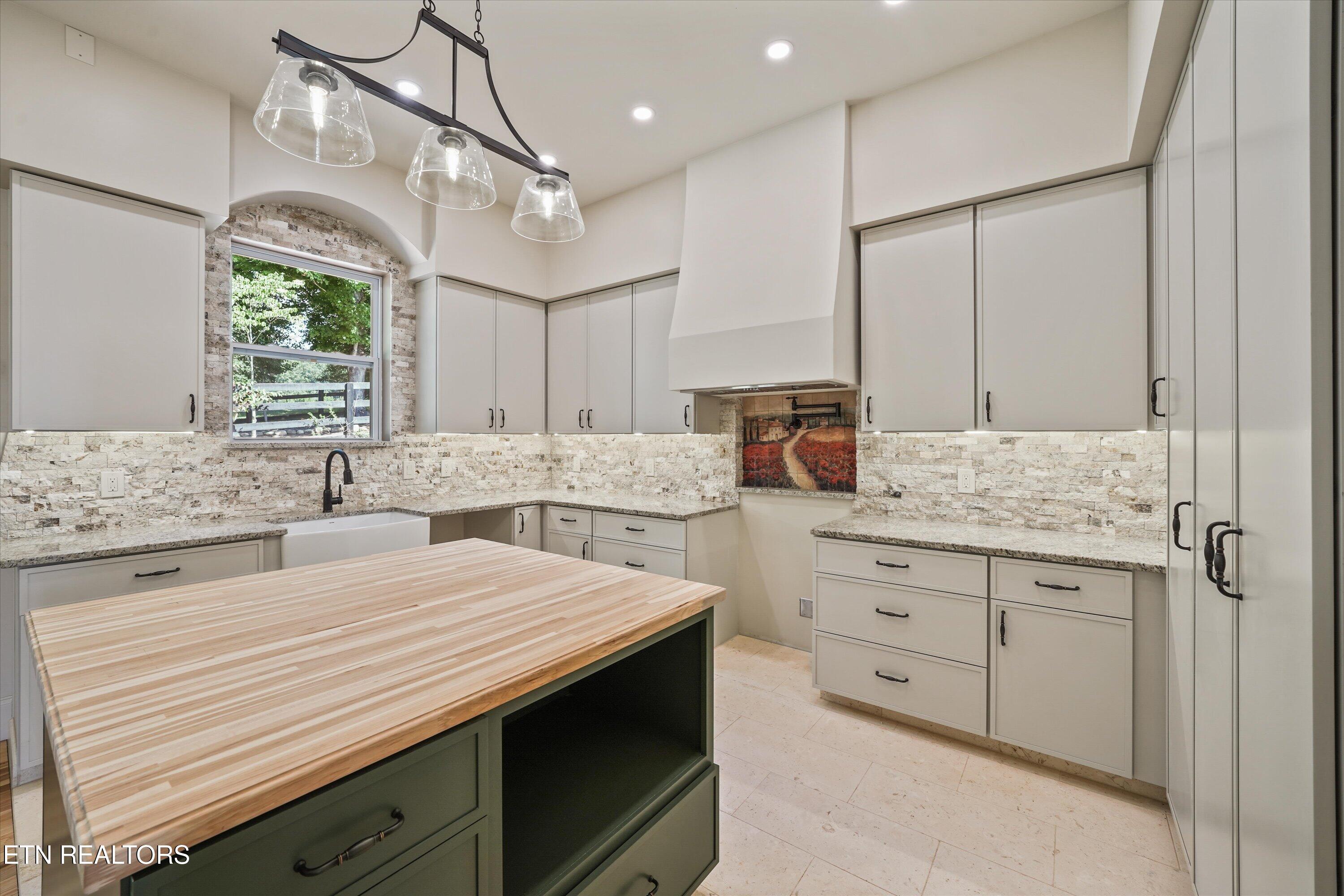 4717 Colonial Harbor Drive