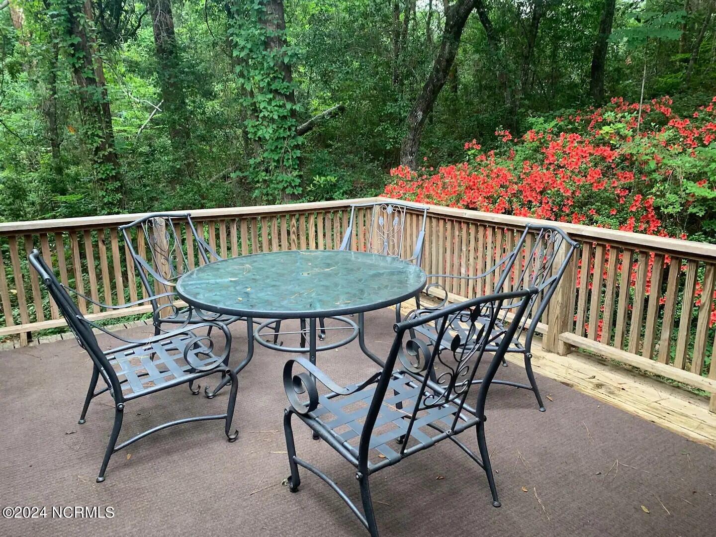 255 Oakleaf Drive