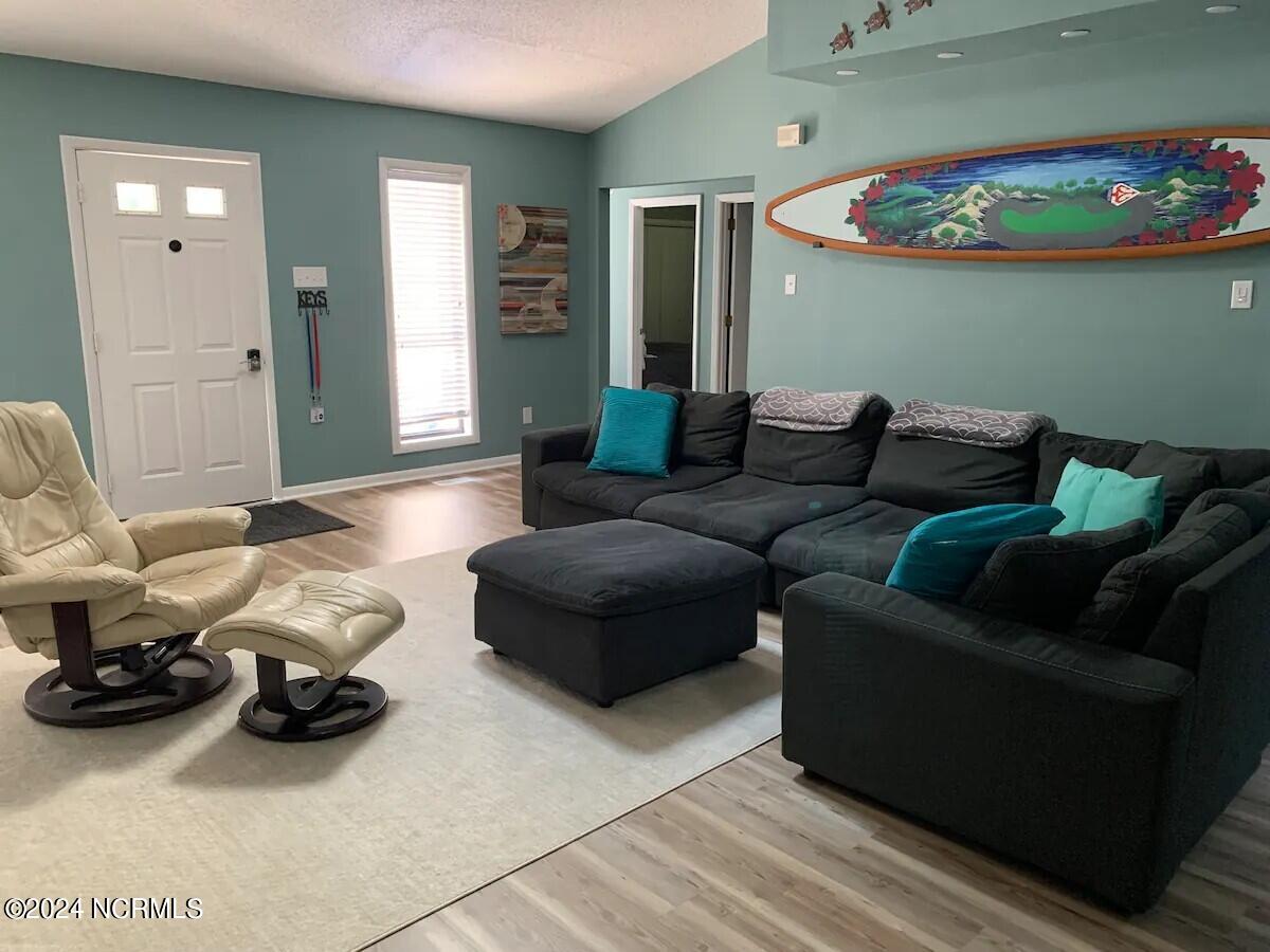 255 Oakleaf Drive