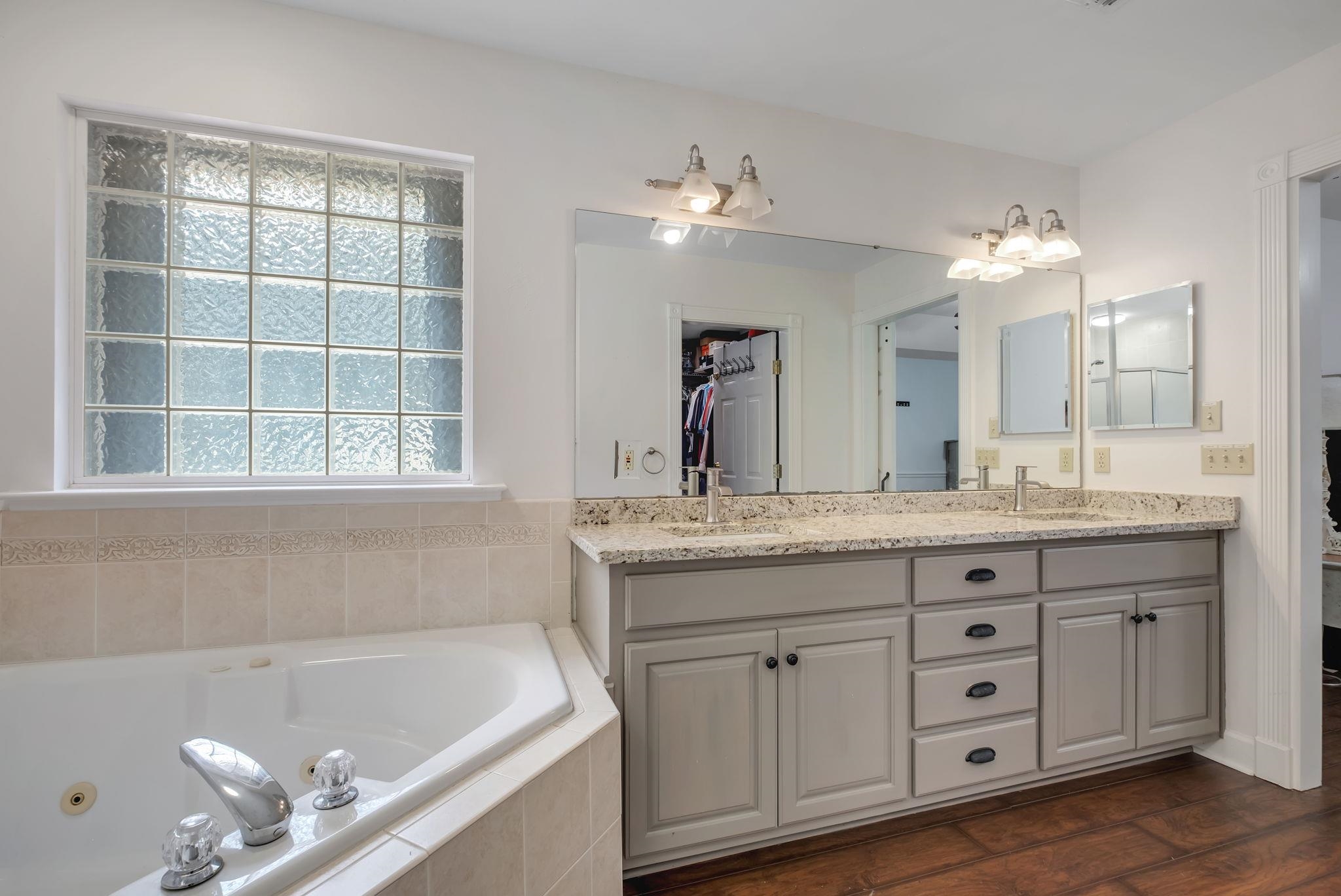 7433 Creekridge Circle