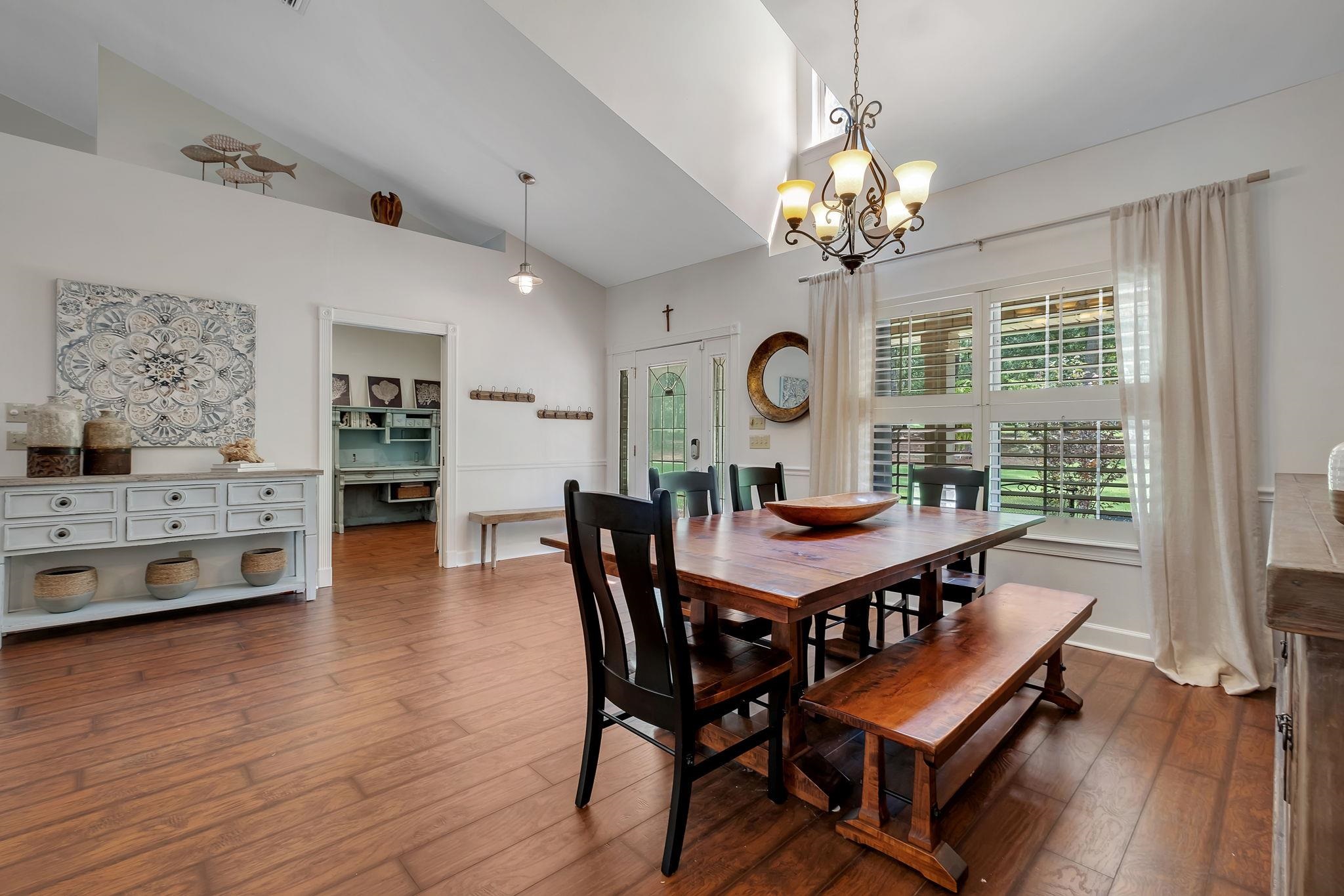 7433 Creekridge Circle