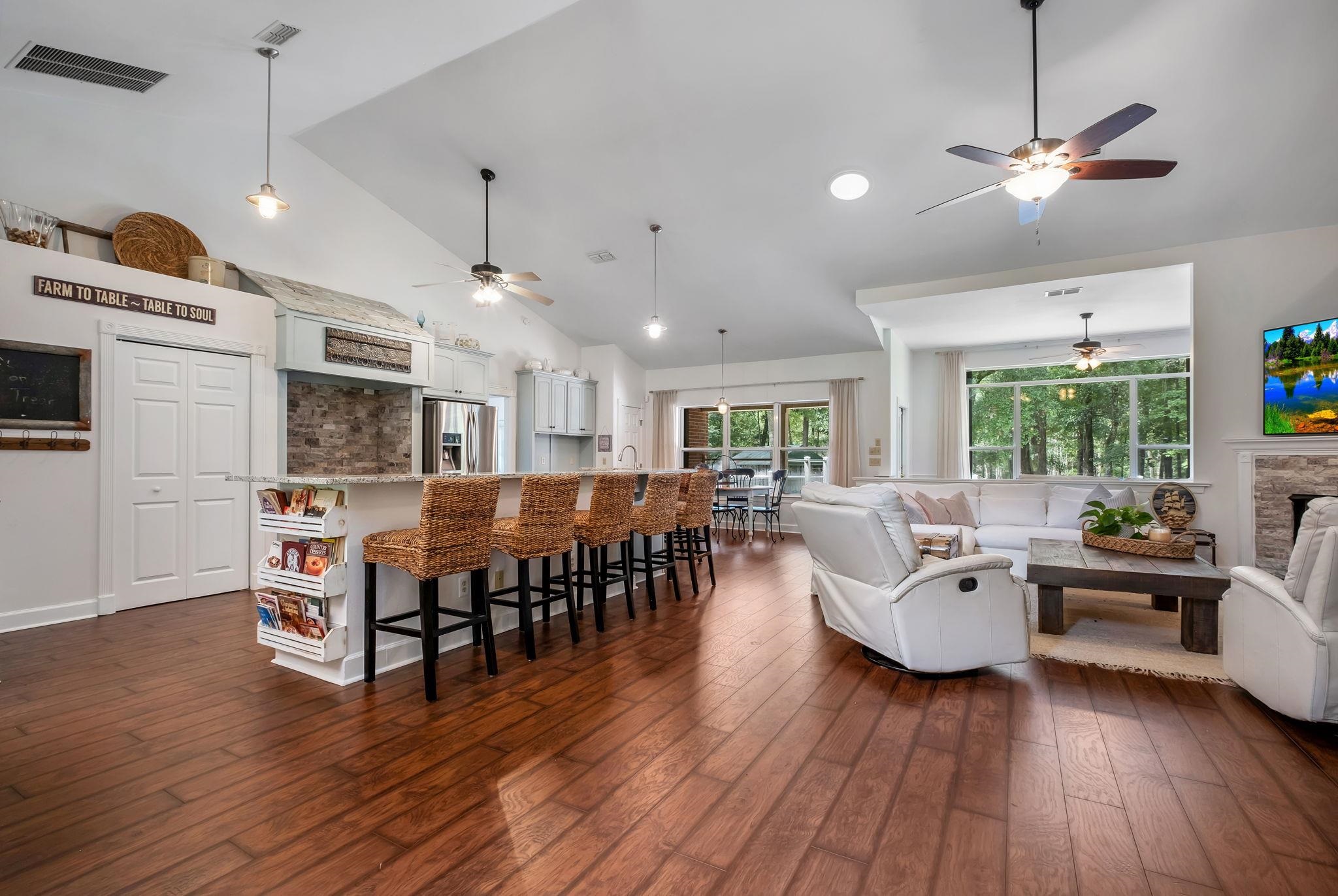 7433 Creekridge Circle