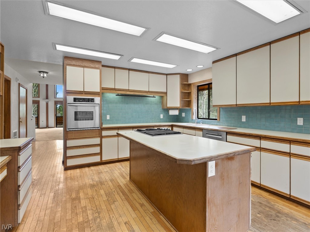 962 Red Feather Court