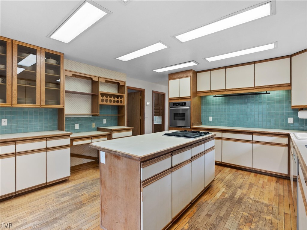 962 Red Feather Court