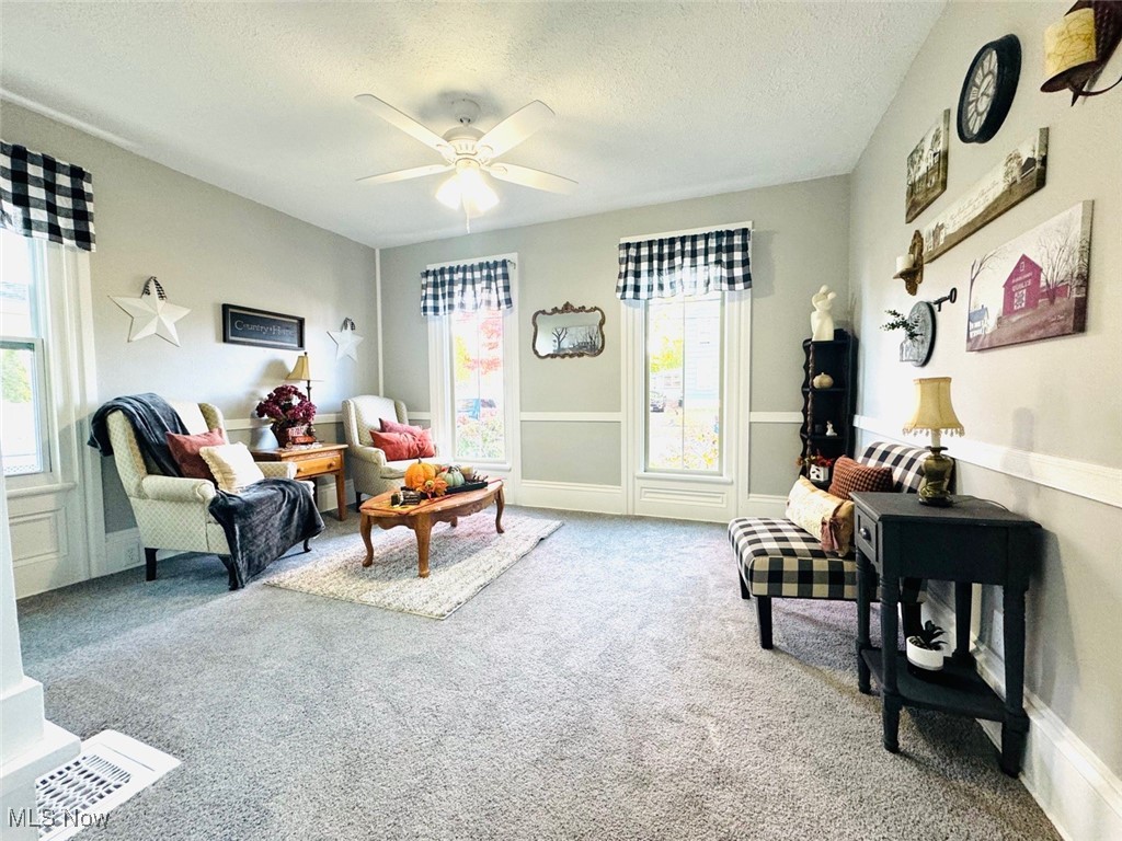 527 W 41st Street