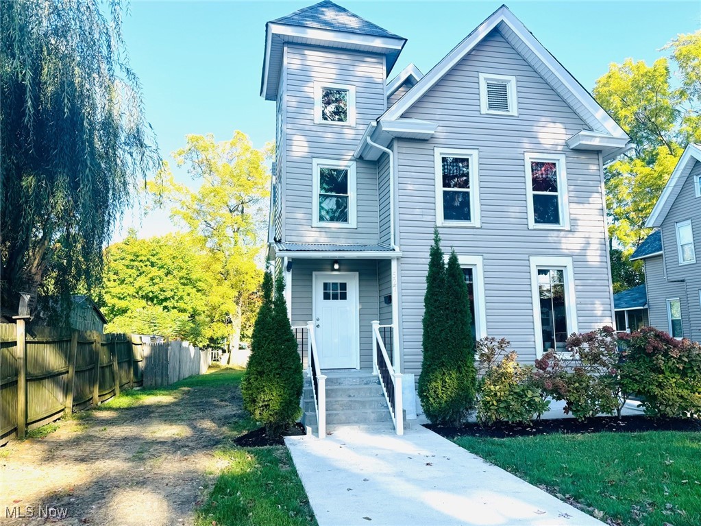 527 W 41st Street