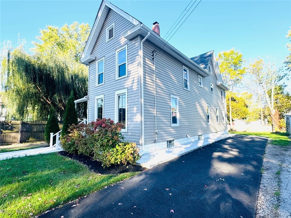 527 W 41st Street