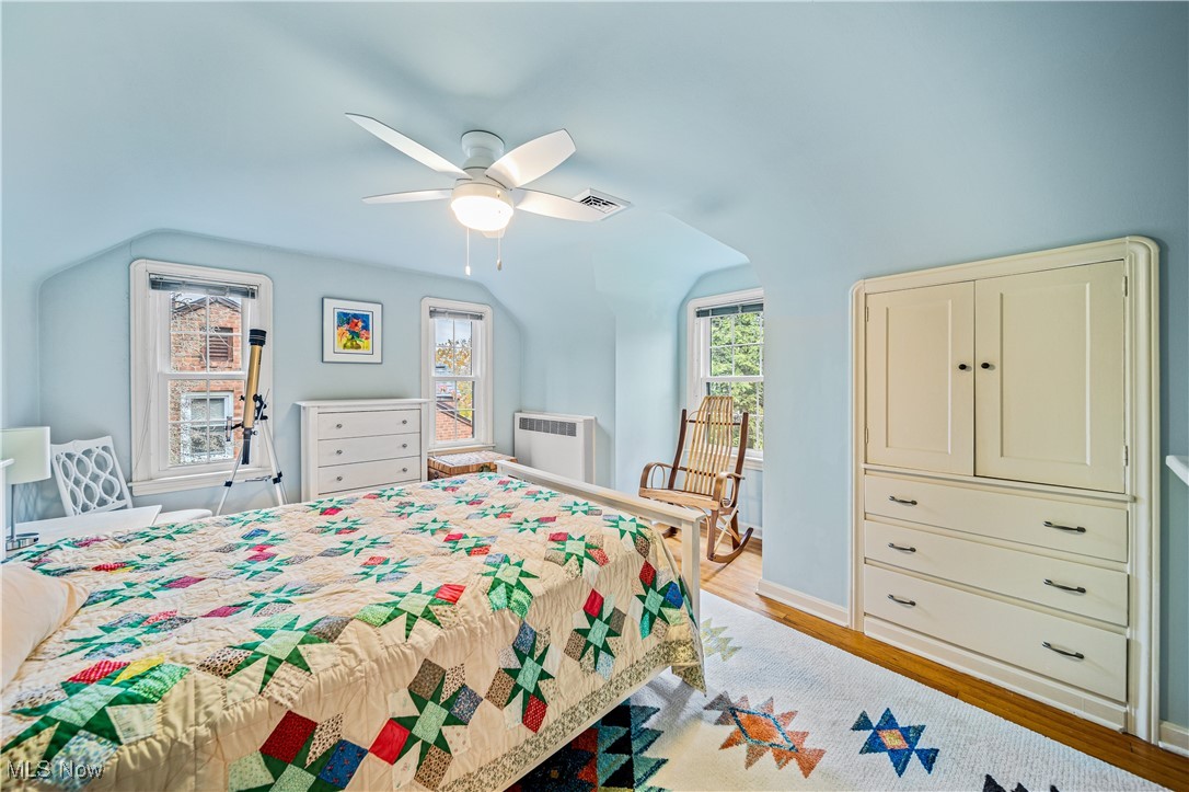 2710 Edgehill Road