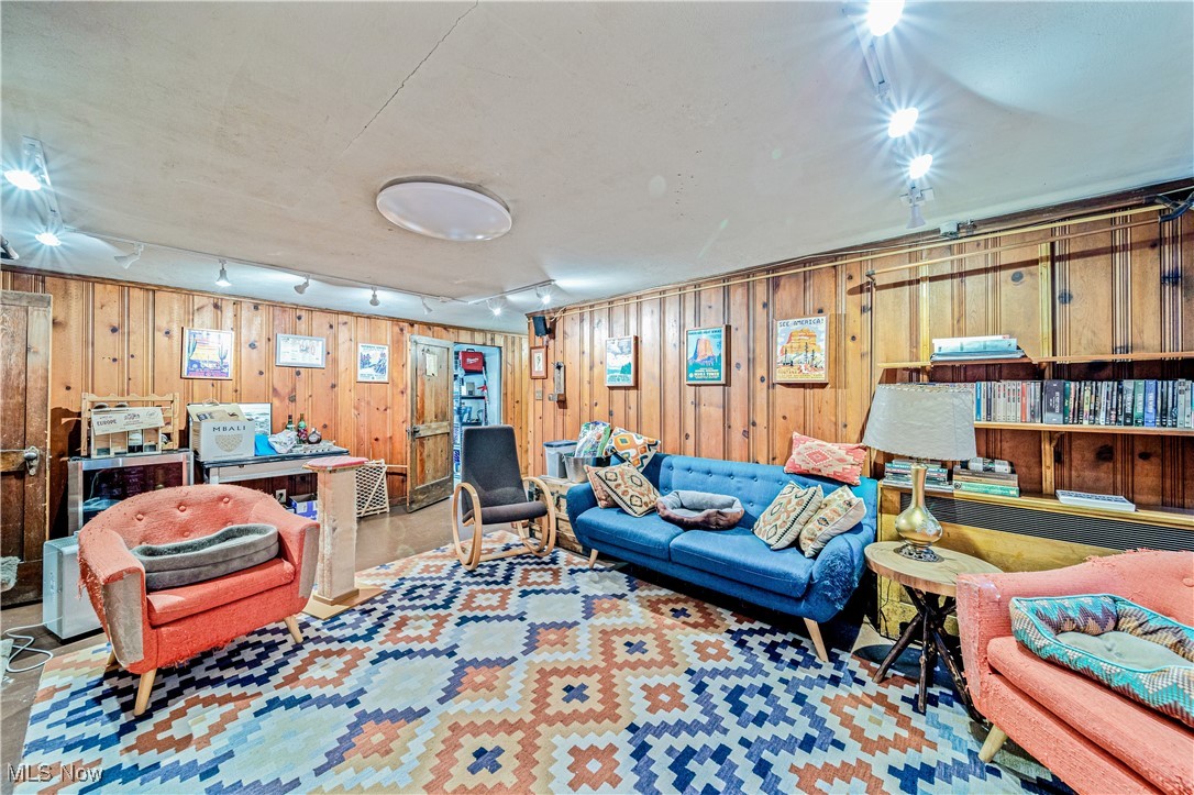 2710 Edgehill Road