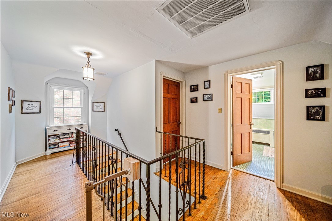 2710 Edgehill Road