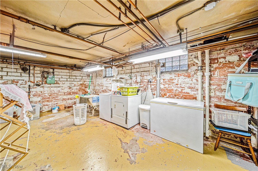 2710 Edgehill Road