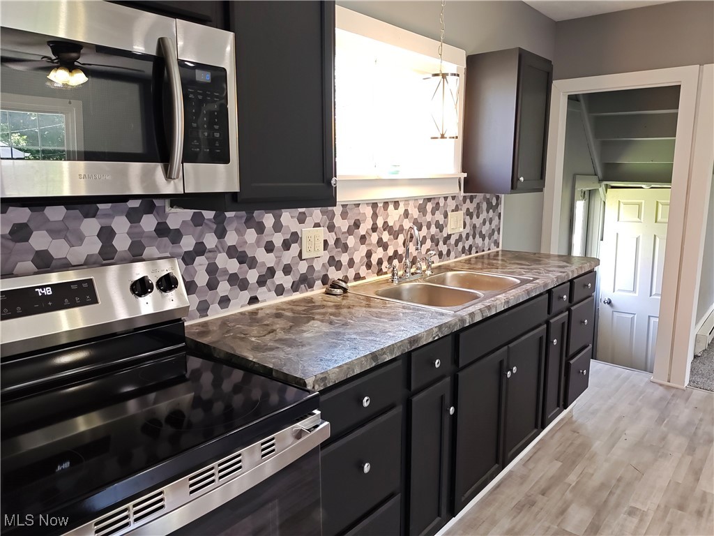 1525 Perryville Place