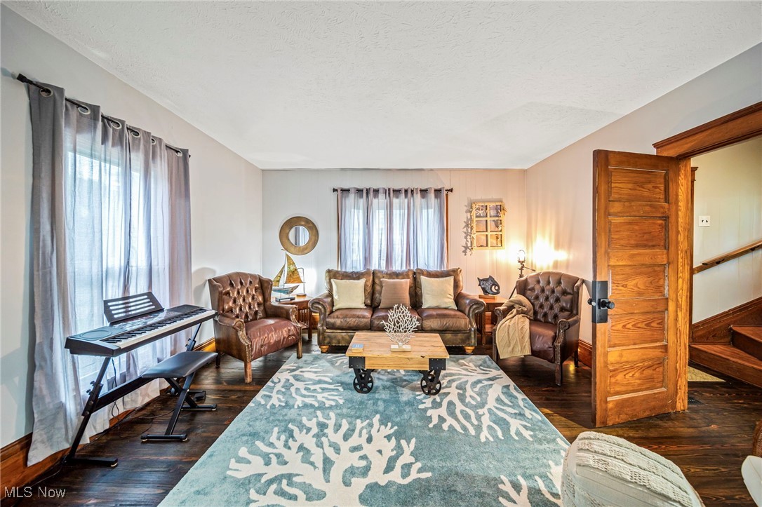 1833 W 7th Street
