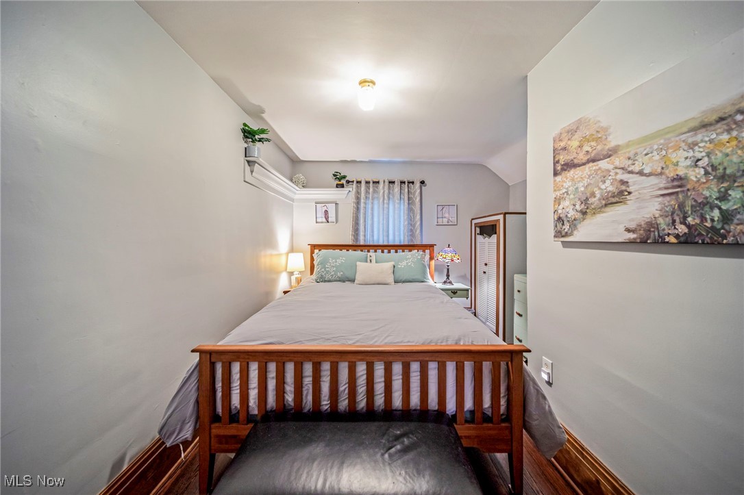 1833 W 7th Street