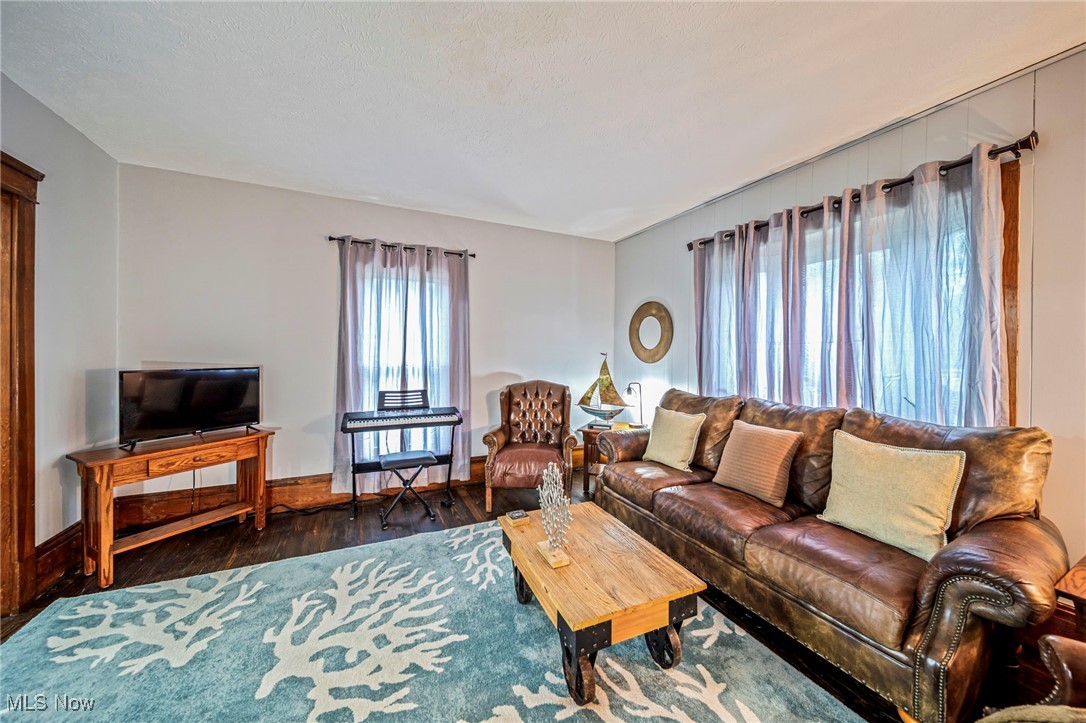 1833 W 7th Street