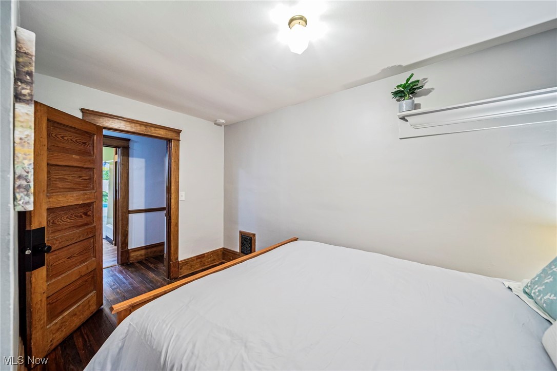 1833 W 7th Street