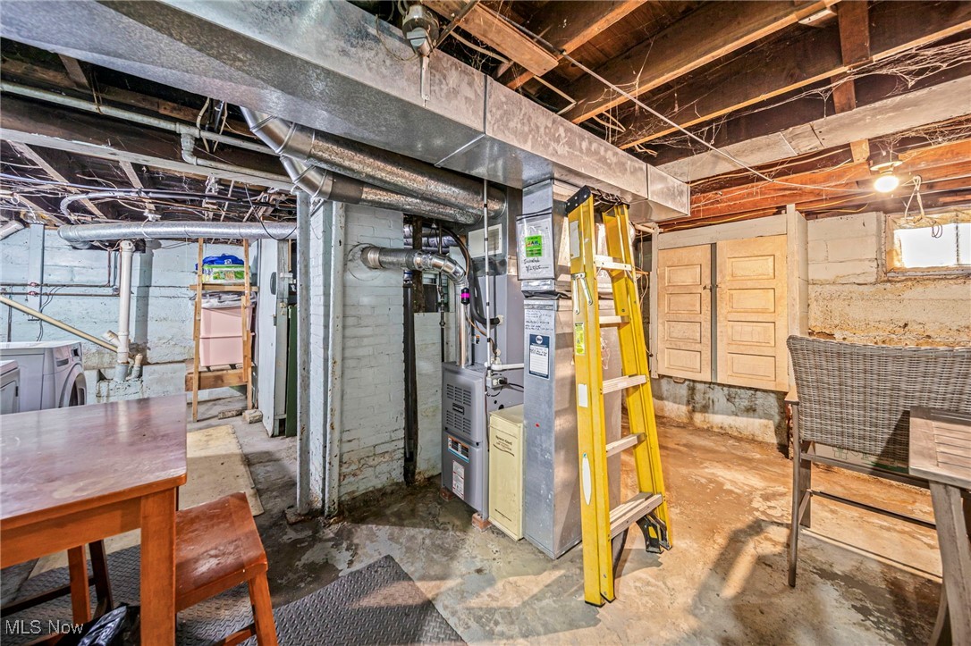 1833 W 7th Street
