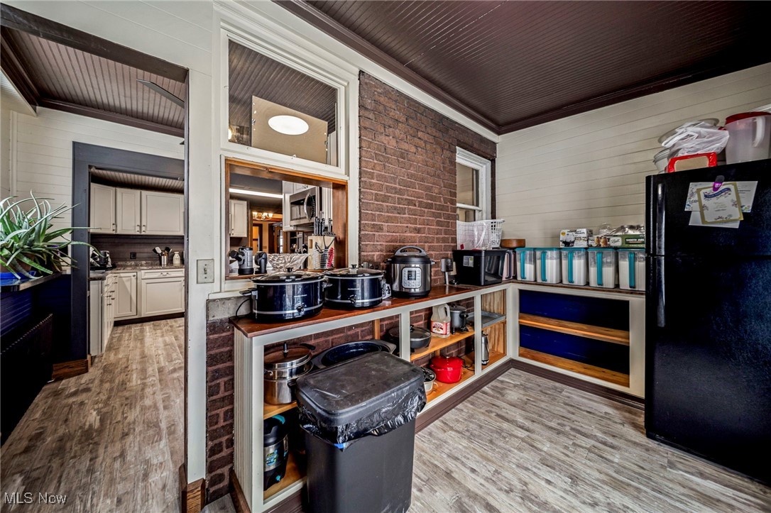 977 W Prospect Road