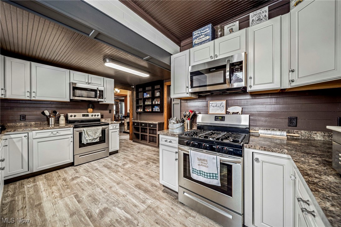 977 W Prospect Road