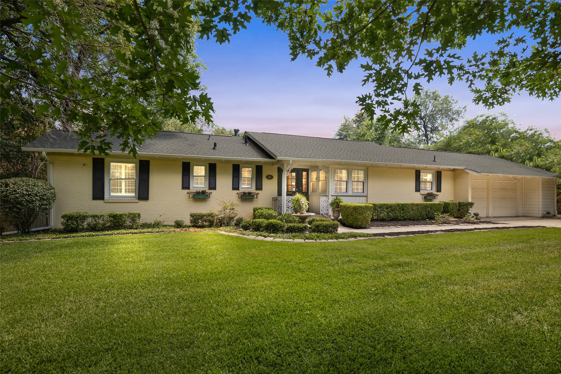 961 Meadow Oaks Drive